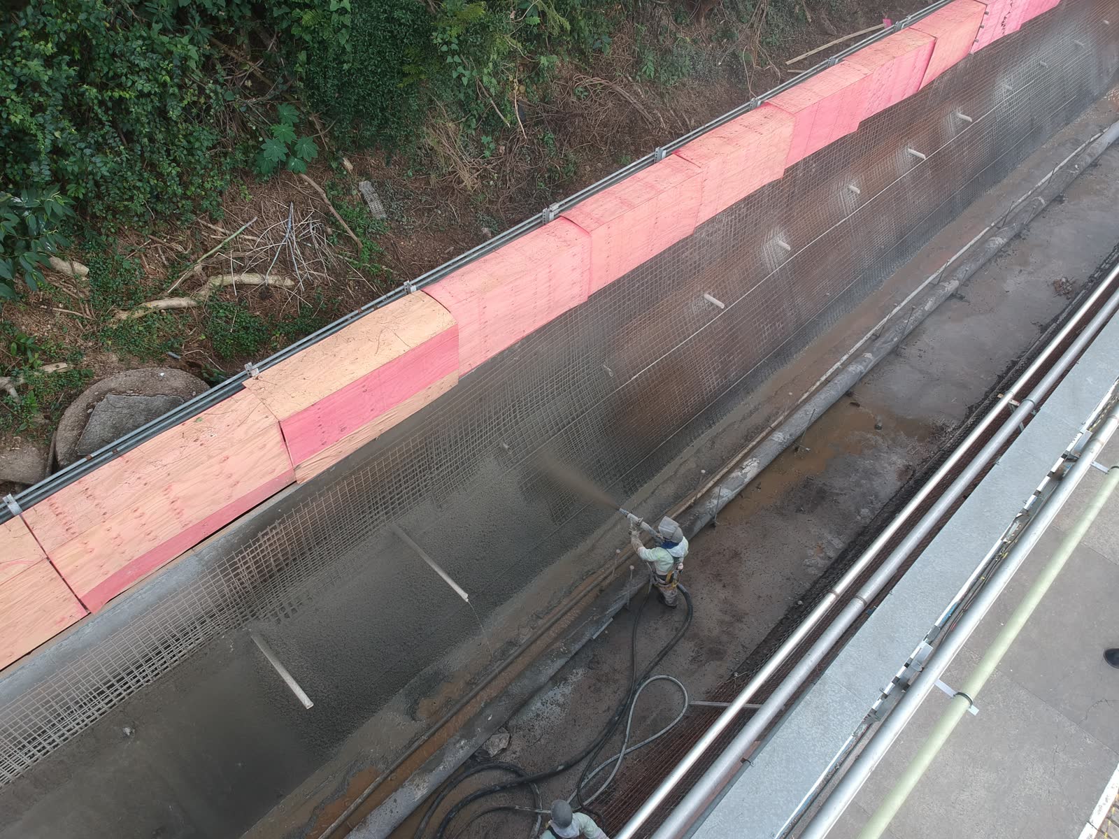 Canais em concreto projetado